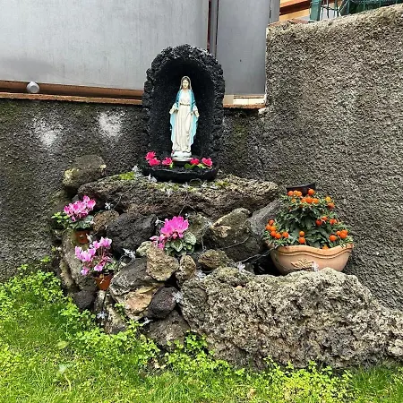 New With Courtyard