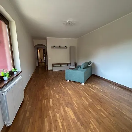 New With Courtyard Řím