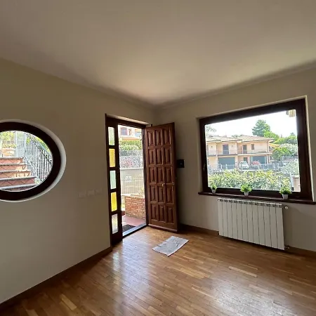 New With Courtyard * Řím
